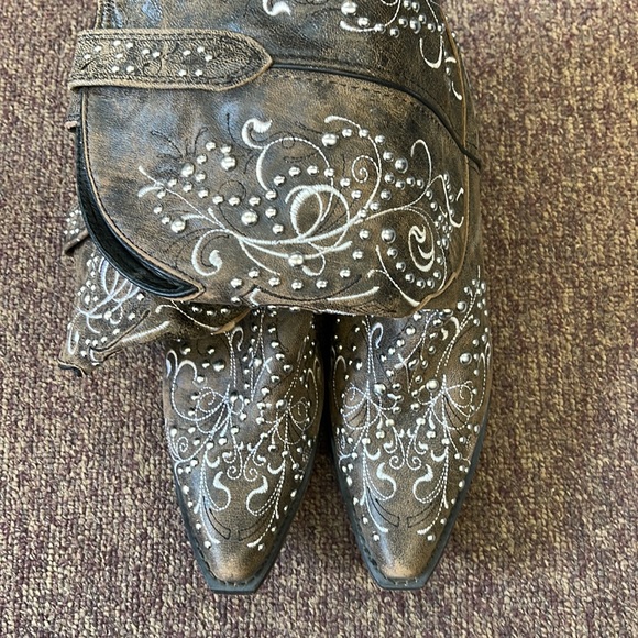 Boots - Picture 3 of 3